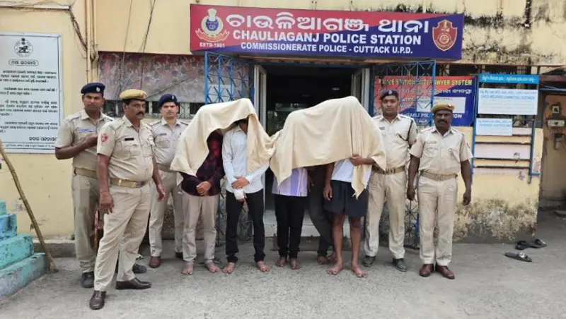 ୩ ପୋଲିସ କର୍ମଚାରୀଙ୍କୁ ମରଣାତ୍ମକ ଆକ୍ରମଣ, ୫ ଗିରଫ