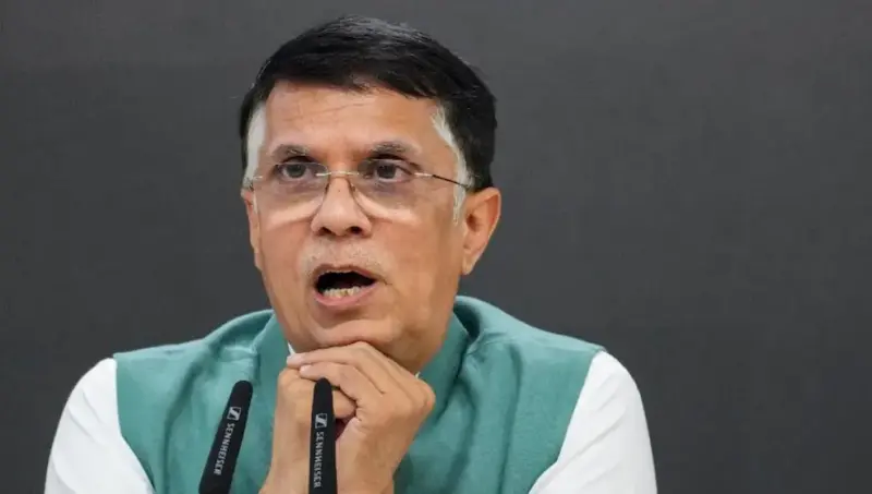 କଂଗ୍ରେସ ନେତା ପବନ ଖେରାଙ୍କ ଘରେ ପଶିଲା ଆସାମ ପୁଲିସ୍, ହିମନ୍ତଙ୍କ ପତ୍ନୀଙ୍କ ୩ ପାସପୋର୍ଟ ଉପରେ ଉଠାଇଥିଲେ ପ୍ରଶ୍ନ