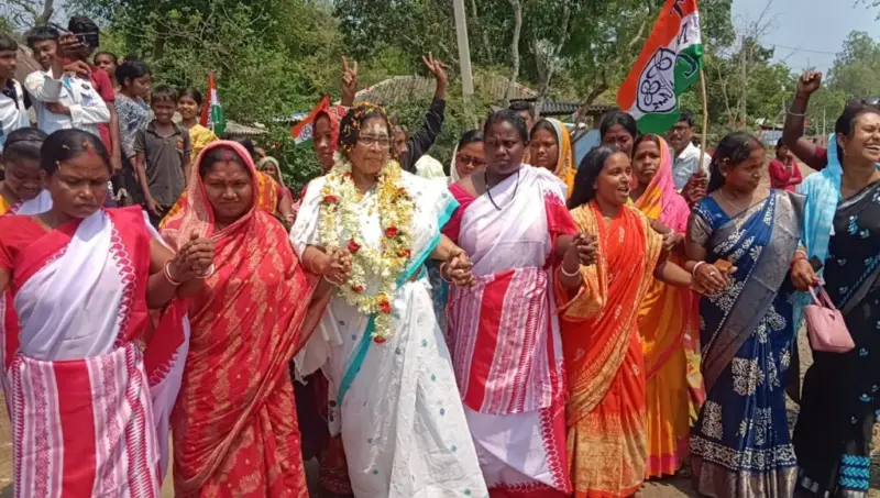 TMC, West Midnapur,  কালী মন্দিরে পুজো দিয়ে নিবিড় জনসংযোগ শুরু তৃণমূল প্রার্থী প্রতিভা রানী মাইতির