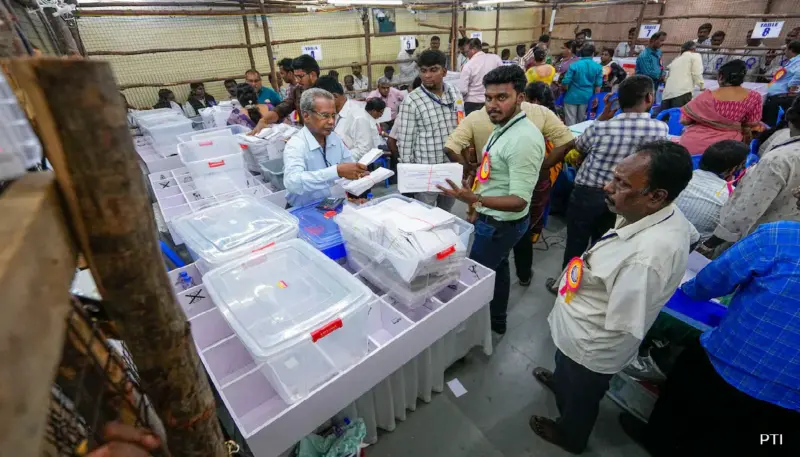 গণনাকেন্দ্রে কেন্দ্রীয় কর্মীদের দাপট? হাইকোর্টের পর এবার সুপ্রিম কোর্টে তৃণমূল, বড় বিপাকে কমিশন!