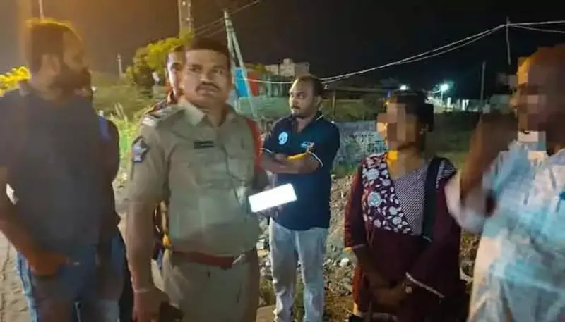అర్థరాత్రి యువతిపై ఆటో డ్రైవర్ అఘాయిత్యం.. కాపాడిన శక్తి యాప్!