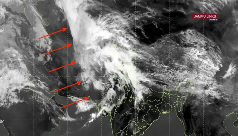 Massive 1,000-Km Cloud Band Signals Incoming Rain Across North India