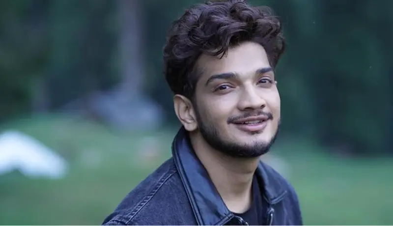 बिग बॉस विजेता मुनव्वर फारुकी याला पोलिसांनी घेतलं ताब्यात.