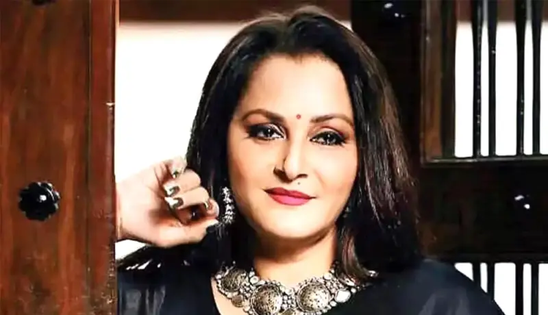 अभिनेत्री जया प्रदा यांच्या अटकेसाठी पोलिसांचे छापे.