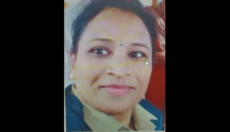 महिला पोलिस कर्मचाऱ्याची गळफास घेऊन आत्महत्या.
