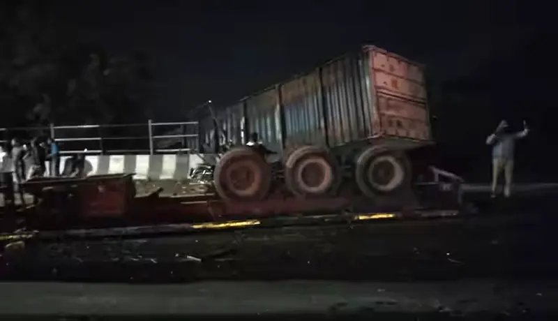 Video: पुणे-बंगळुरू महामार्गावर नवले पुलाजवळ भीषण अपघात; दोघांचा मृत्यू तर.