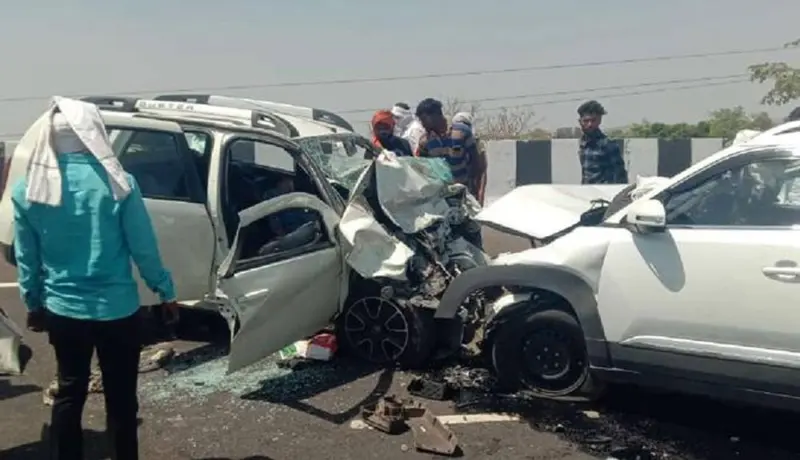 शिक्षक आमदारच्या कुटुंबियांच्या गाडीचा भीषण अपघात; 6 ठार.