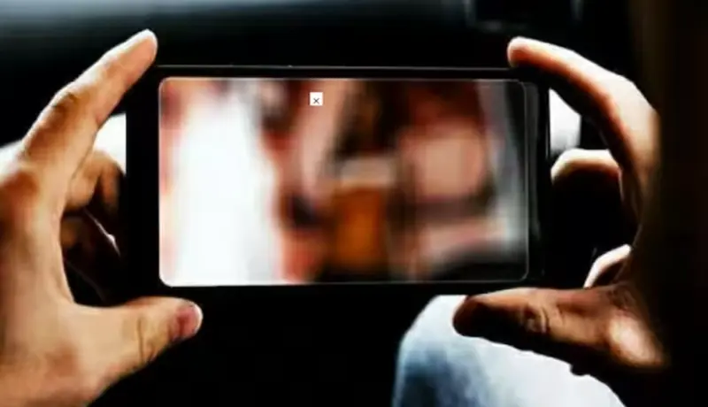 शिक्षकाचे 3-3 शिक्षिकांसोबत अश्लील चाळे; Video Viral.