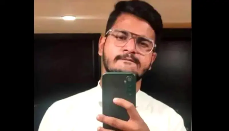 पोलिसकाकाने मैत्रिणीसोबत झालेल्या भांडणानंतर केली आत्महत्या.