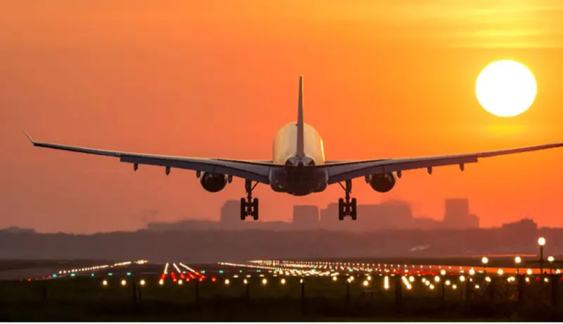 प्राध्यापकाने विमानात केला डॉक्टर युवतीचा विनयभंग.