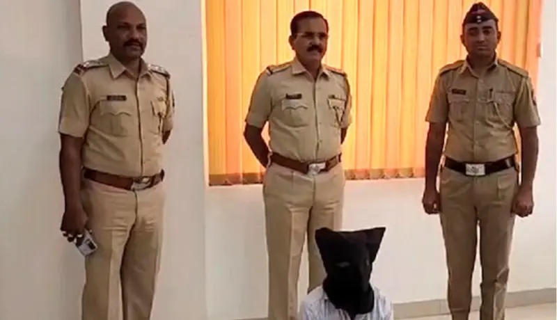 गुरू-शिष्याच्या नात्याला काळीमा; शिक्षकाचा विद्यार्थिनीवर बलात्कार.