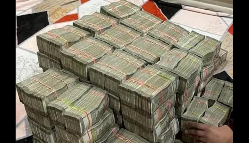 दुय्यम निबंधकाच्या घरात मिळाले मोठे घबाड.