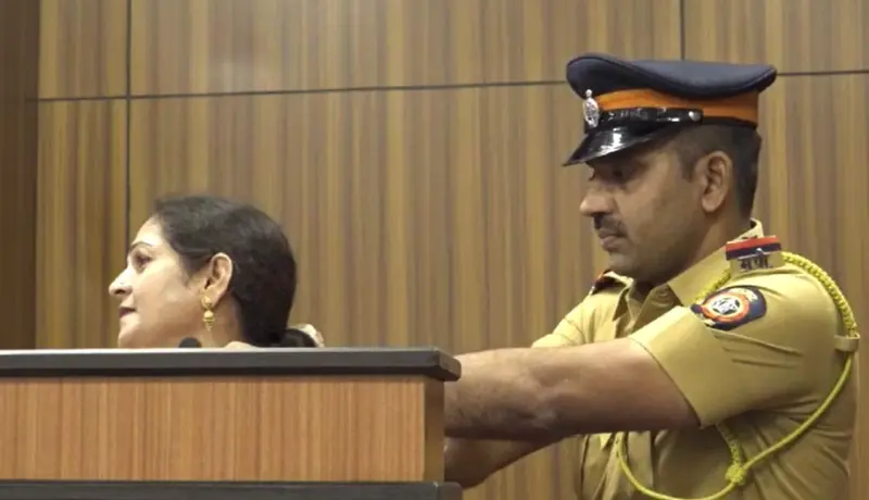 Video: पोलिसकाकाच्या पत्नीने व्यक्त केलेल्या भावना नक्कीच ऐकण्यासारख्या..