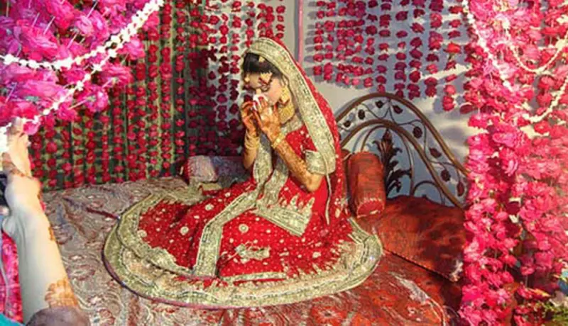 हनीमूनच्या दुसऱ्याच दुसऱ्याच दिवशी नवरीने दिला बाळ जन्म.