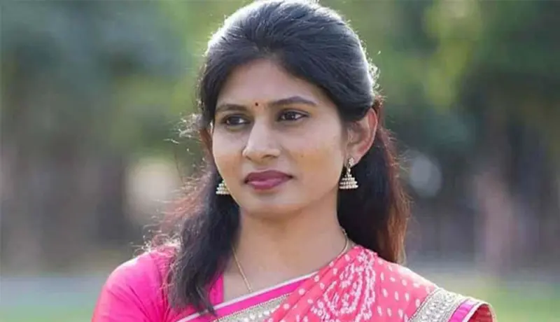 केंद्रीय मंत्री रक्षा खडसे यांच्या मुलीची टवाळखोरांनी काढली छेड.