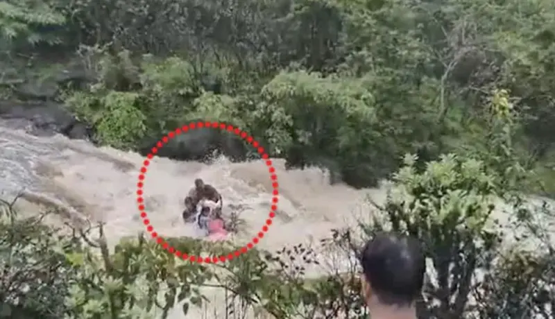 धक्कादायक Video: लोणावळा येथील भुशी डॅमवर कुटुंब गेलं वाहून.