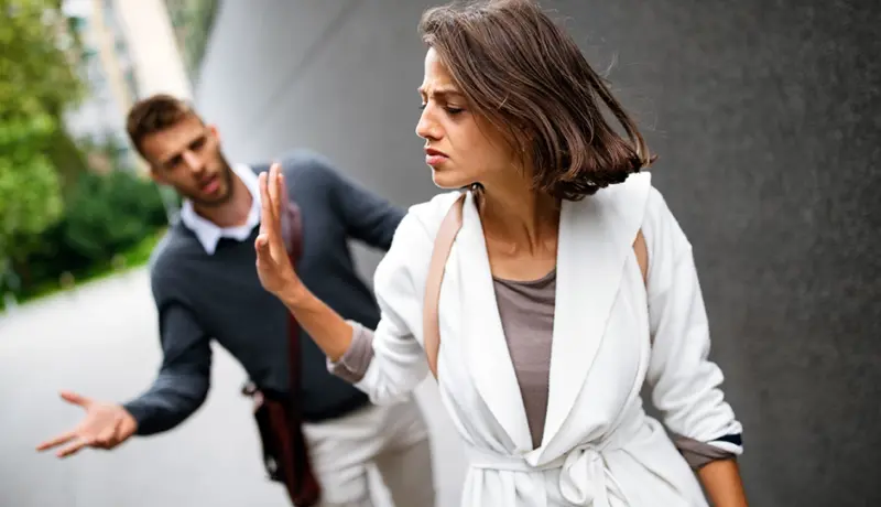 10 Signs Of Manipulative Behavior That Are Major Relationship Red Flags