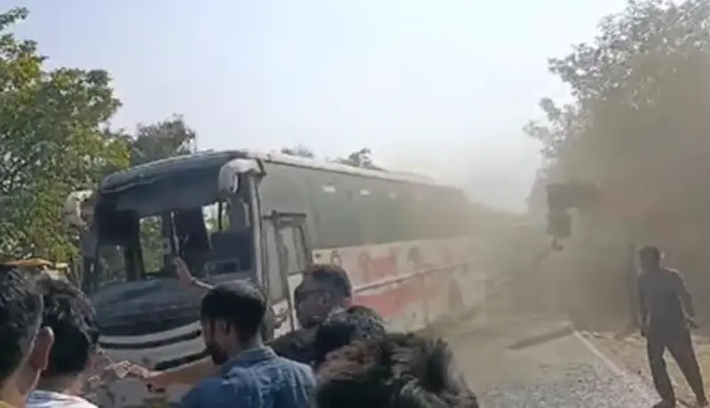 गोंदियात शिवशाही बसला भीषण अपघात! ११ जणांचा जागीच मृत्यू.