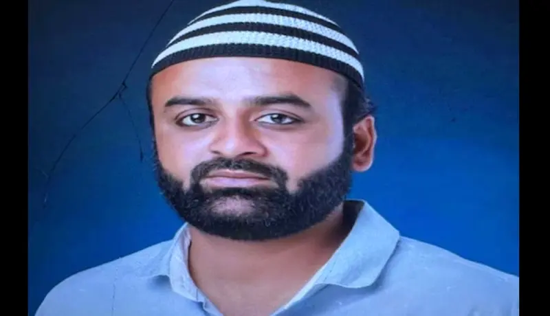 कोल्हापूरमध्ये गणपती विसर्जन मिरवणूक सुरू असतानाच चाकूने भोसकलं.