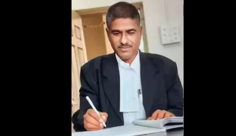 बीड! सरकारी वकिलाने न्यायालयातच घेतला गळफास; मोठा ट्विस्ट.