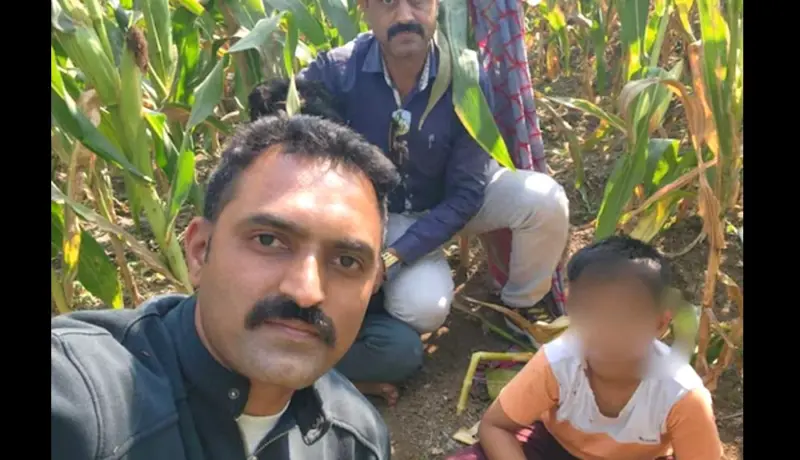 थरारक! चिमुकल्याची अपहरणानंतर सुटका; पोलिसांनी शेतातून काढली आरोपींची वरात.