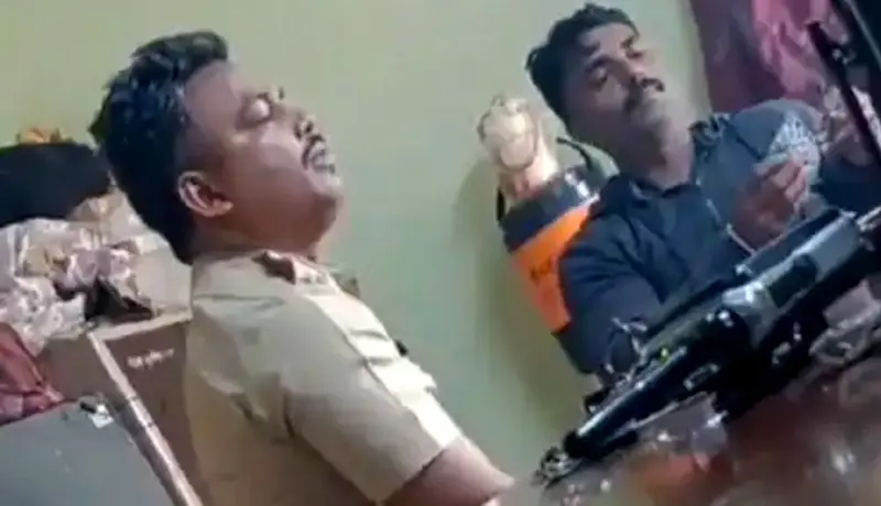 पोलिस चौकीमध्ये जुगार खेळणं अन् सिगारेट ओढणं पडलं महागात.