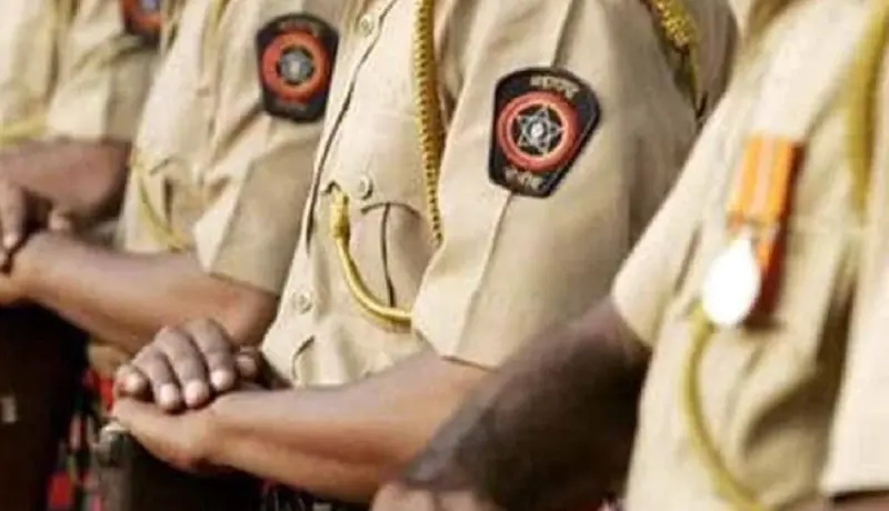 वरिष्ठ पोलिस अधिकाऱ्यांचा घरी सुद्धा रुबाब?; कर्मचारी मानसिक तणावाखाली.