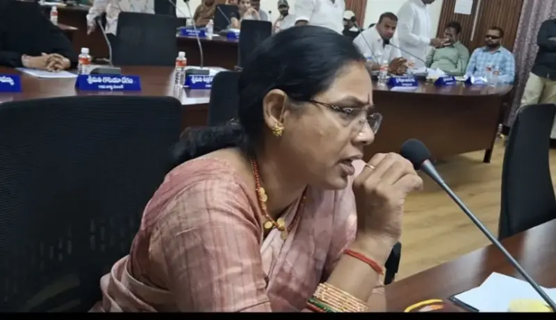 సదాశివపేట అధికారులపై చైర్మన్ ఫైర్