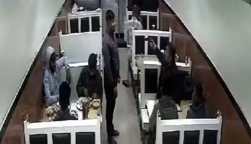 नाशिकमधील पोलिसाला हॉटेलमधील भोवली 'भाईगिरी'.