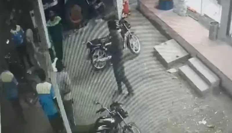 नाशिक जिल्ह्यात पेट्रोल पंपावर दरोडेखोरांकडून गोळीबार.