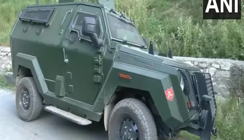 जम्मू-काश्मीरमध्ये दहशतवाद्यांकडून गोळीबार; चकमकीत 4 जवान हुतात्मा.