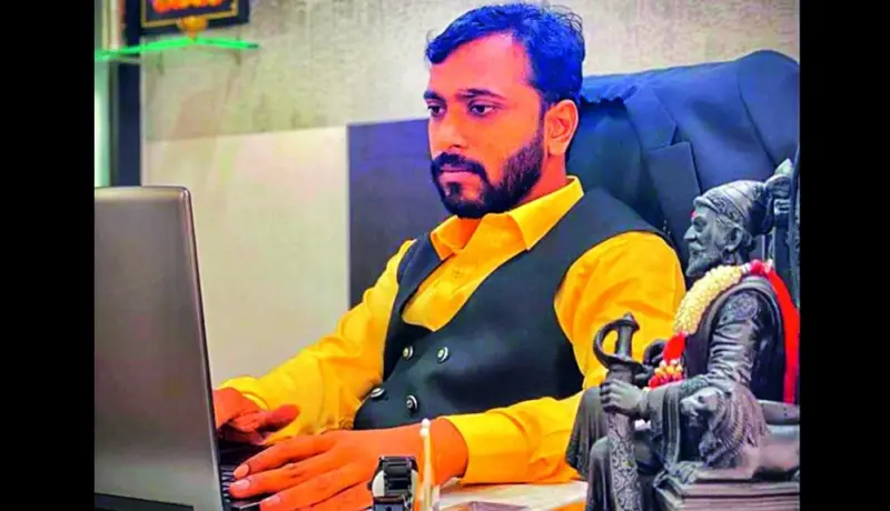 पुणे शहरात व्यावसायिकाची गोळ्या झाडून आत्महत्या.