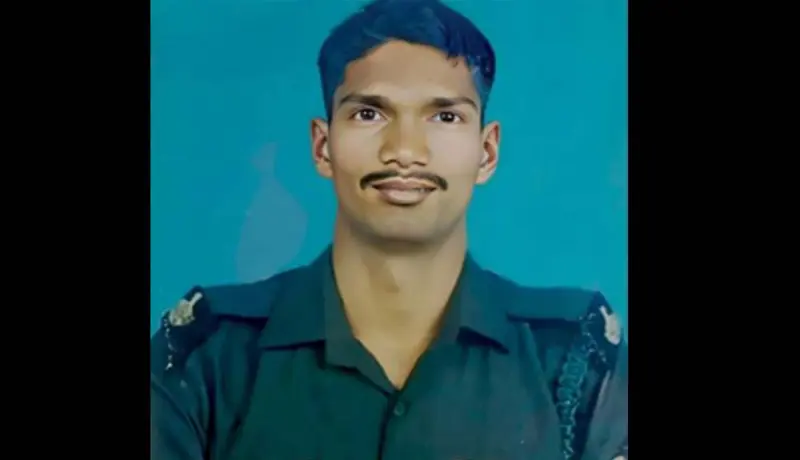 महाराष्ट्राच्या सुपूत्राला दहशतवाद्यांशी लढताना वीरमरण; दीड वर्षाचा मुलगा.