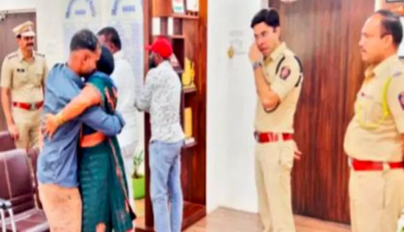 बीड पोलिसांनी आठ वर्षांपूर्वी हरवलेल्या मुलाचे दिले 'सरप्राईज गिफ्ट'