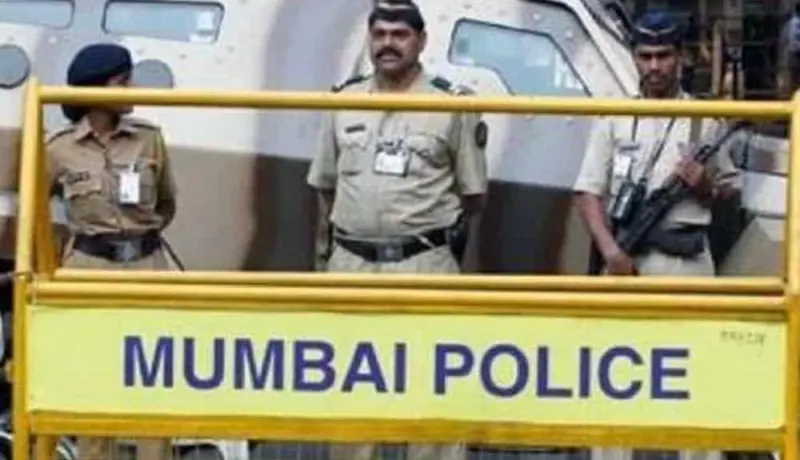 मराठा आंदोलक! मुंबई पोलिसांनी घडवलं माणुसकीचं दर्शन.