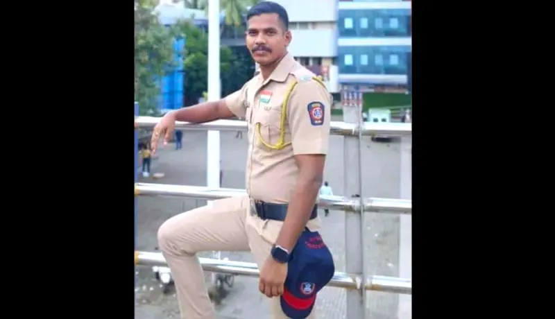 ड्युटी संपवून घरी निघालेल्या पोलिसकाकाचा लोकलमधून पडून मृत्यू..
