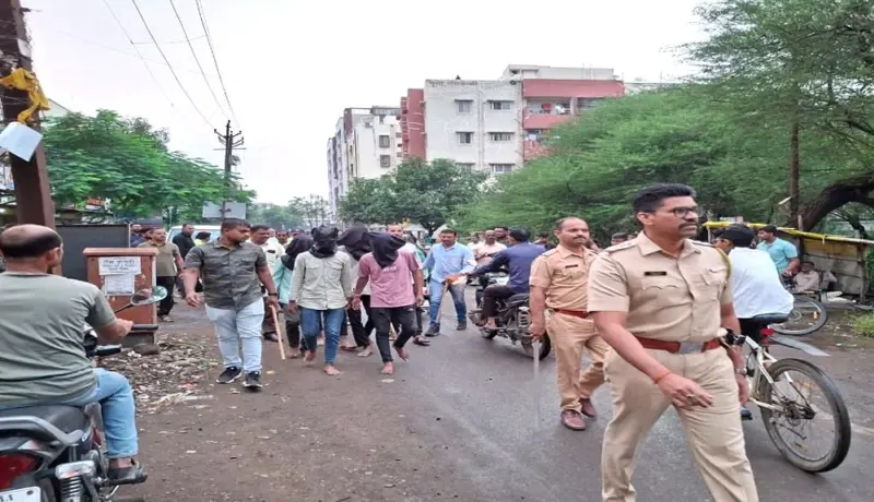 नाशिक शहर पोलिसांनी काढली गावगुडांची धिंड.