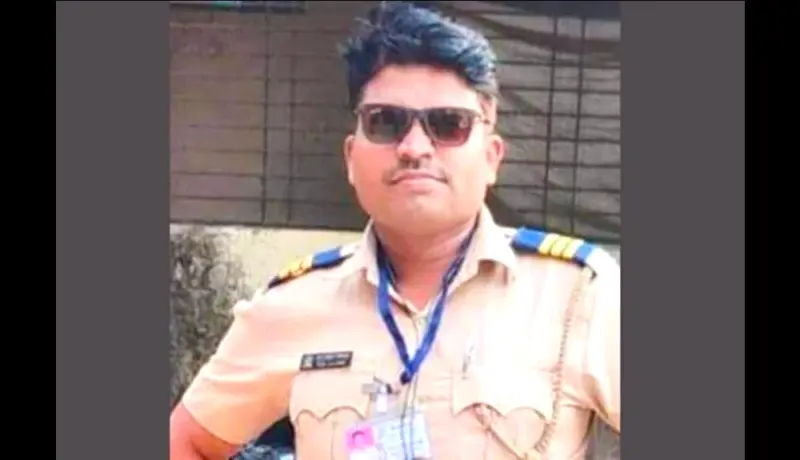 पोलिसकाकाचे ऑन ड्युटीवर असतानाच हृदयविकाराने निधन.