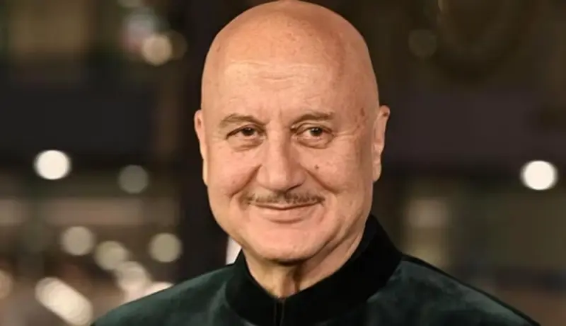 अभिनेते अनुपम खेर यांच्या ऑफिसमध्ये चोरी करणारा गजाआड.