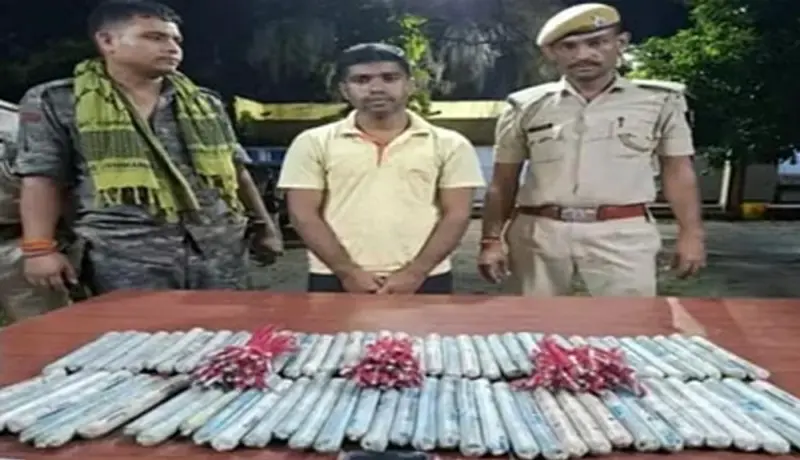 जवानाला घरातून बाहेर पडताच पोलिसांनी अडवून गाडी तपासली अन्.