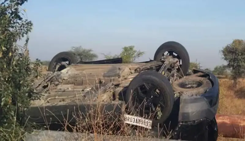 बारामतीजवळ मोटार अपघातात दोन शिकाऊ पायलटचा मृत्यू.