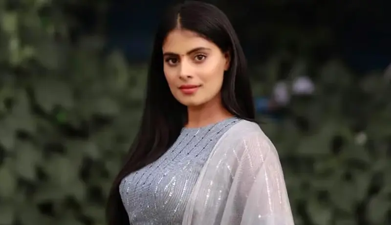 प्रसिद्ध अभिनेत्रीची घरात गळफास घेऊन आत्महत्या.