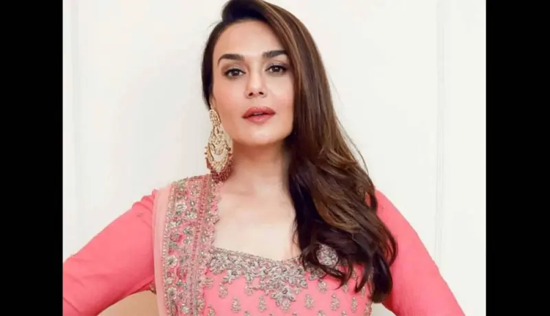 अभिनेत्री प्रीती झिंटाने हुतात्मा जवानांच्या पत्नींसाठी केला मदतीचा हात पुढे.