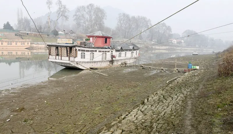 Dry winter and rising temperatures leave Kashmir's lifeline Jhelum river at historic low
