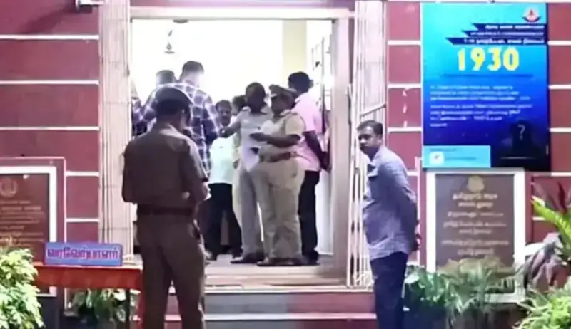 செலவு செய்த பணத்தைத் திருப்பிக் கேட்ட காதலன் கடத்தல்! காதலி உட்பட 4 பேர் கைது!