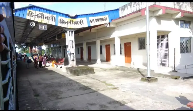 Six yr old girl killed in moving train in Lakhimpur, father arrested, probe underway