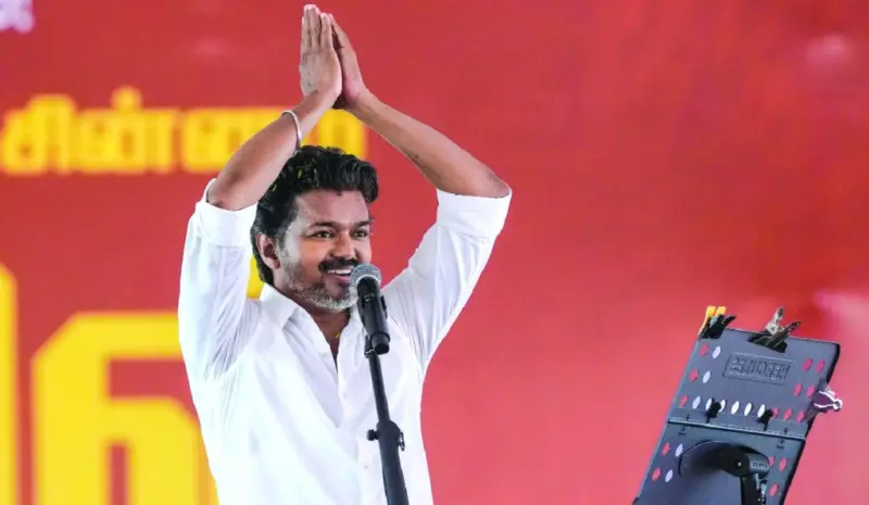 "டூப்ளிகேட்" விஜய்களுக்கு விழுந்த அடி.. விஜய்யை வீழ்த்தப் பார்த்த "நேம் பாலிடிக்ஸ்" தோல்வி - 1.2 லட்சம் வாக்குகளுடன் கெத்து காட்டிய தளபதி..!!
