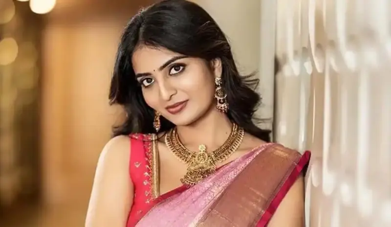 విష్ణుప్రియ బాటలోనే అనన్య నాగళ్ల..సోషల్ మీడియాలో సెలబ్రిటీల కొత్త బిజినెస్