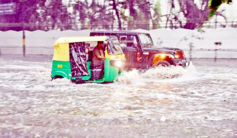 मुसळधार पावसामुळे बेंगळूरवासियांची दैना