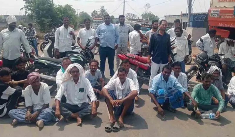 జొన్నల కొనుగోలు కోసం ఆందోళన